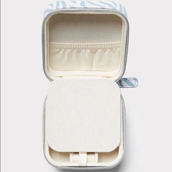 Milly Traveling Jewelry Box!  - Picture 4 of 7